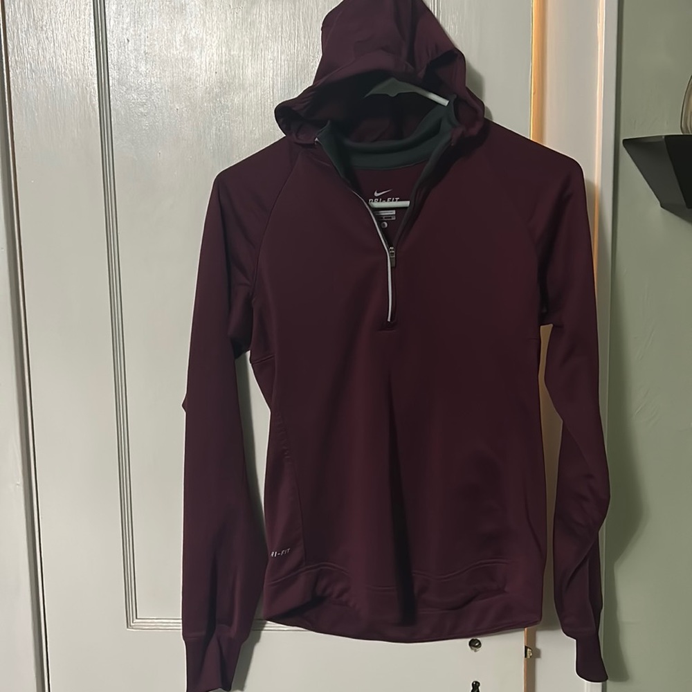 Woman’s running athletic pullover hoodie NIKE dri-fit size small sz S maroon